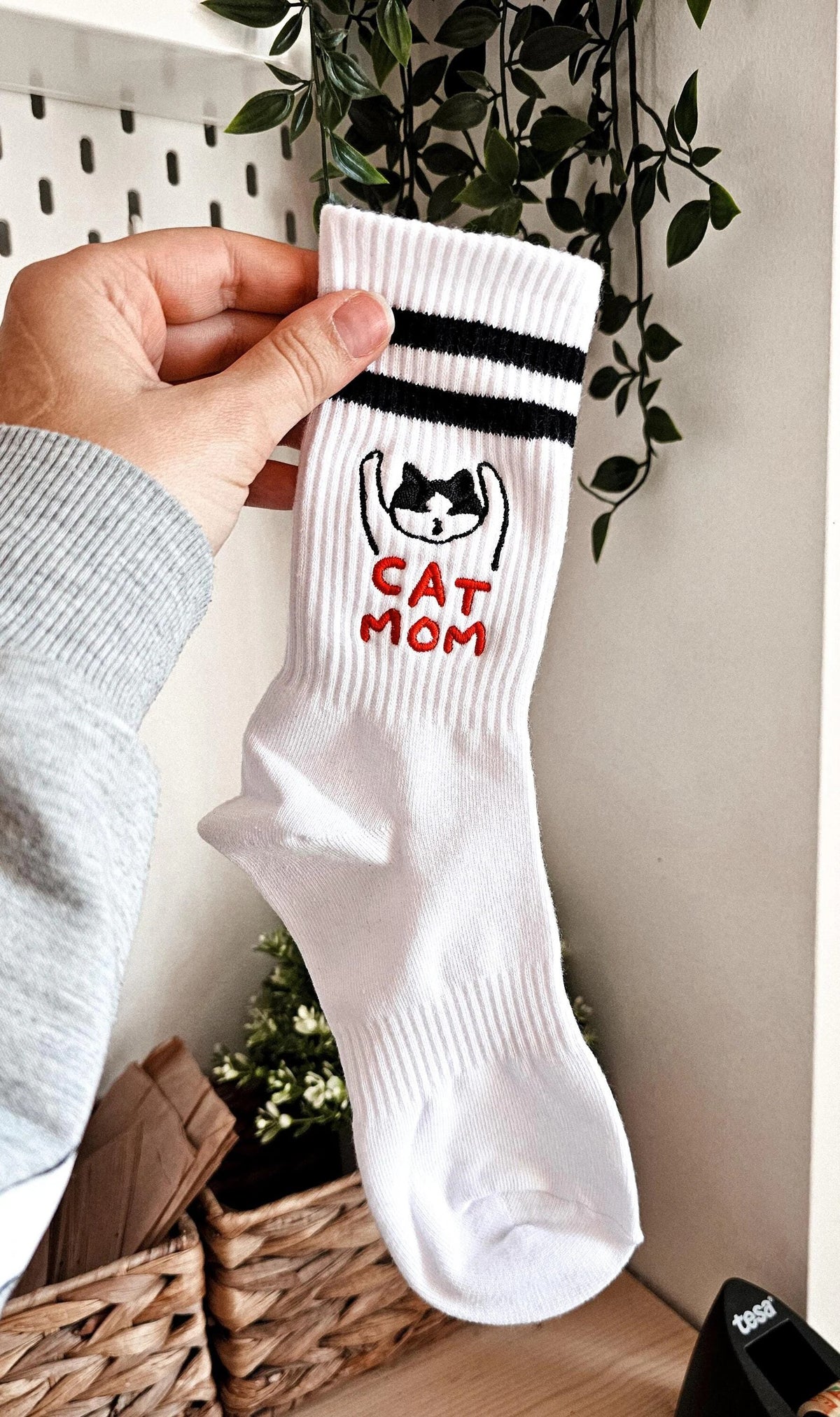 Tynora Women's Embroidered Cat Socks , Soft Crew Socks for Cat Lovers